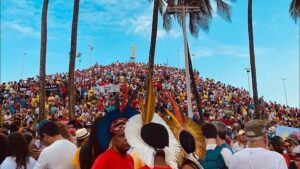 Petra Costa Instagram - É emocionante ver as ruas pulsarem em defesa da democracia. O povo mostra, mais uma vez, que não se negocia o que é justo.
Anistia para golpistas é apagar a história e repetir seus erros. Que a memória seja farol, não esquecimento.