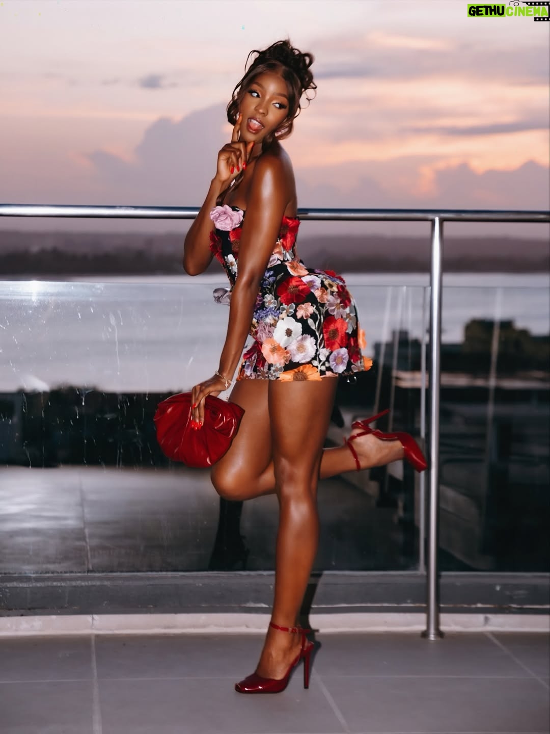 Phina - 61.5K Likes - “..Boy i’m drowning, oh it’s you i’m wanting..”🤭🌸🌸🌺

Stream my song #rehab , it’s available on all digital platforms! 🙈, it’s for a special “someone”🤭!

Dress @abbiebest_closet
Location @urbanbycityblue.dar