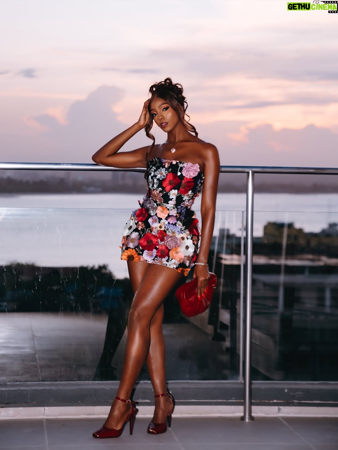 Phina - 61.5K Likes - “..Boy i’m drowning, oh it’s you i’m wanting..”🤭🌸🌸🌺

Stream my song #rehab , it’s available on all digital platforms! 🙈, it’s for a special “someone”🤭!

Dress @abbiebest_closet
Location @urbanbycityblue.dar