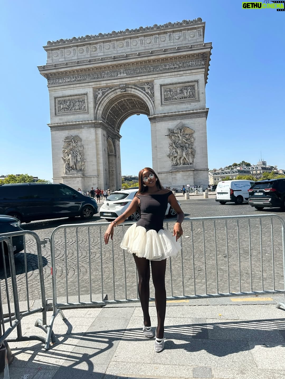 Phina - 56.2K Likes - PARIS DUMP….🤪

#paris