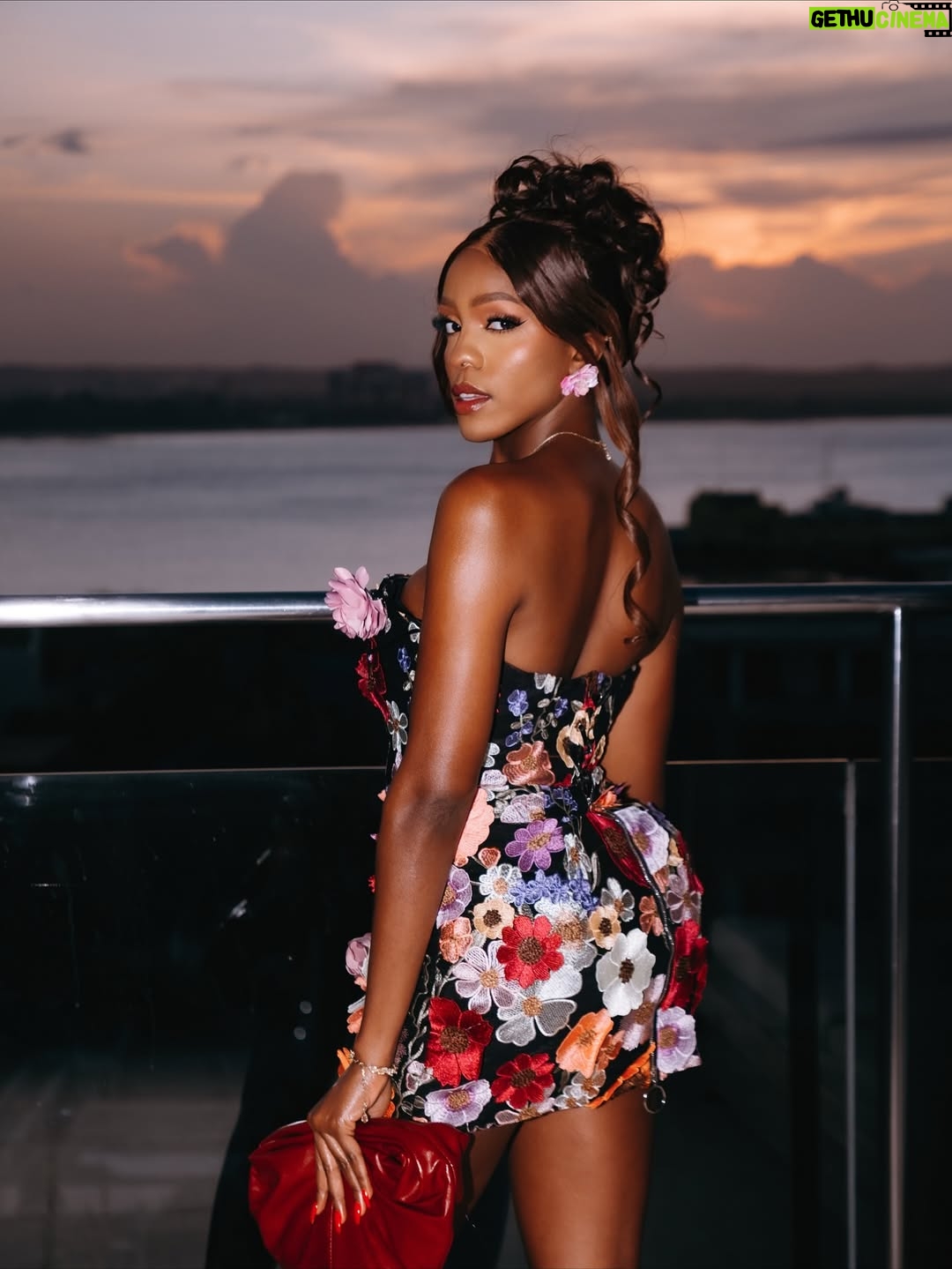 Phina - 61.5K Likes - “..Boy i’m drowning, oh it’s you i’m wanting..”🤭🌸🌸🌺

Stream my song #rehab , it’s available on all digital platforms! 🙈, it’s for a special “someone”🤭!

Dress @abbiebest_closet
Location @urbanbycityblue.dar