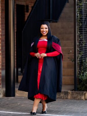 Phindile Gwala Instagram - I (Indlondlo yamaDistinctions) would like to say Congratulations to all the graduates and may you embrace the challenges and opportunities that lie ahead. #luvmehairsouthafrica #luvme #premaxwigs #gluelesswigs
Do not miss👇🏾👇🏾
🚨Luvme Hair Combo Sale 2 Wigs Down to R999
🚨Buy any wig will get Free Gift Set Valued R2500
🚨10% Discount, using Discount Code: PHINDILE
Link 🔗 in Bio🥰
