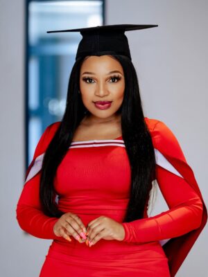 Phindile Gwala Instagram - I (Indlondlo yamaDistinctions) would like to say Congratulations to all the graduates and may you embrace the challenges and opportunities that lie ahead. #luvmehairsouthafrica #luvme #premaxwigs #gluelesswigs
Do not miss👇🏾👇🏾
🚨Luvme Hair Combo Sale 2 Wigs Down to R999
🚨Buy any wig will get Free Gift Set Valued R2500
🚨10% Discount, using Discount Code: PHINDILE
Link 🔗 in Bio🥰
