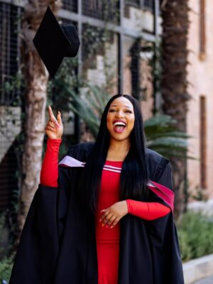 Phindile Gwala Instagram - I (Indlondlo yamaDistinctions) would like to say Congratulations to all the graduates and may you embrace the challenges and opportunities that lie ahead. #luvmehairsouthafrica #luvme #premaxwigs #gluelesswigs
Do not miss👇🏾👇🏾
🚨Luvme Hair Combo Sale 2 Wigs Down to R999
🚨Buy any wig will get Free Gift Set Valued R2500
🚨10% Discount, using Discount Code: PHINDILE
Link 🔗 in Bio🥰