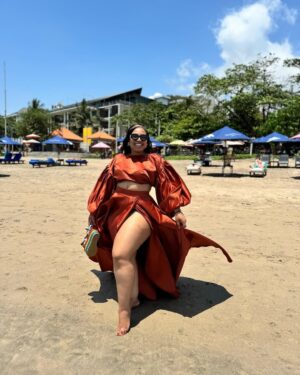 Phindile Gwala Instagram - Dripping at the beach… All eyes on me😎
.
👗 @myfashion_link