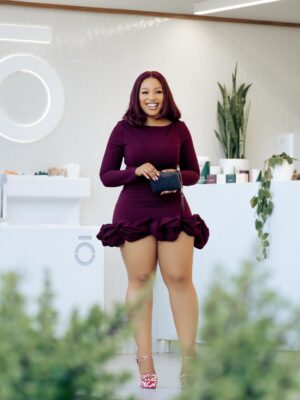 Phindile Gwala Instagram - Serving LEGS for lunch… Have you guys eaten already?🥰
.
📸 @sightsbylieto
MUA @bountifulglam
Shoes @dolcegabbana (for those who were asking on my previous posts)❤️