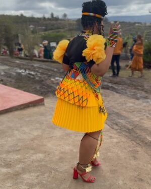 Phindile Gwala Instagram - U-Aunt waseGoli uvunula ngeQhoks☝🏾
Umalume waseGoli uvunula phezu koMswenko☝🏾
Happy Heritage Day Everyone❤️ #TheNgandus