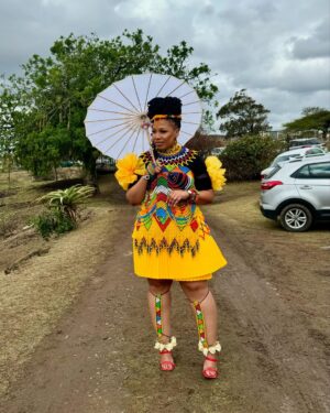 Phindile Gwala Instagram - U-Aunt waseGoli uvunula ngeQhoks☝🏾
Umalume waseGoli uvunula phezu koMswenko☝🏾
Happy Heritage Day Everyone❤️ #TheNgandus