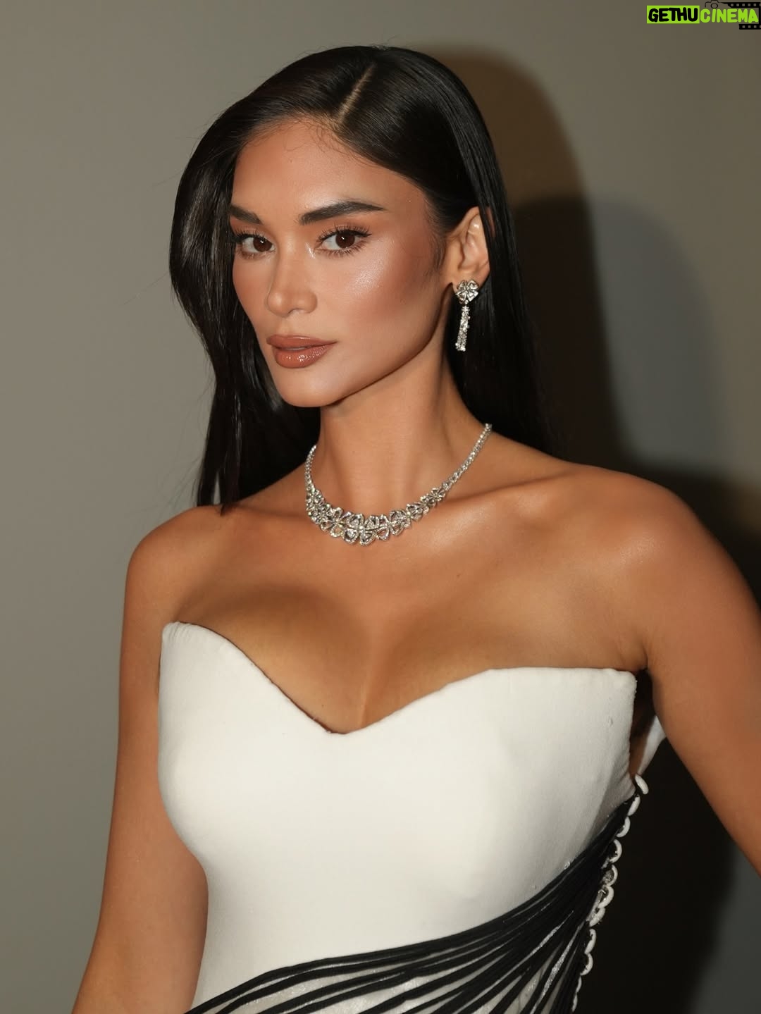 Pia Wurtzbach - 238.5K Likes - What an honor to be @previewph’s Style Icon this year ❤️

wearing custom @markbumgarner’s mariposa gown and @bvlgari

#PreviewBall2025 #Preview30 #PreviewStylelcon2025 #BvlgariPartner
