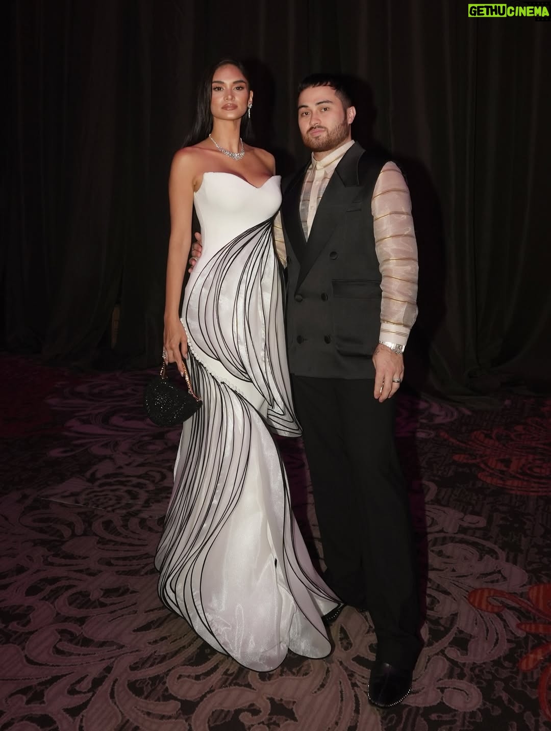 Pia Wurtzbach - 238.5K Likes - What an honor to be @previewph’s Style Icon this year ❤️

wearing custom @markbumgarner’s mariposa gown and @bvlgari

#PreviewBall2025 #Preview30 #PreviewStylelcon2025 #BvlgariPartner