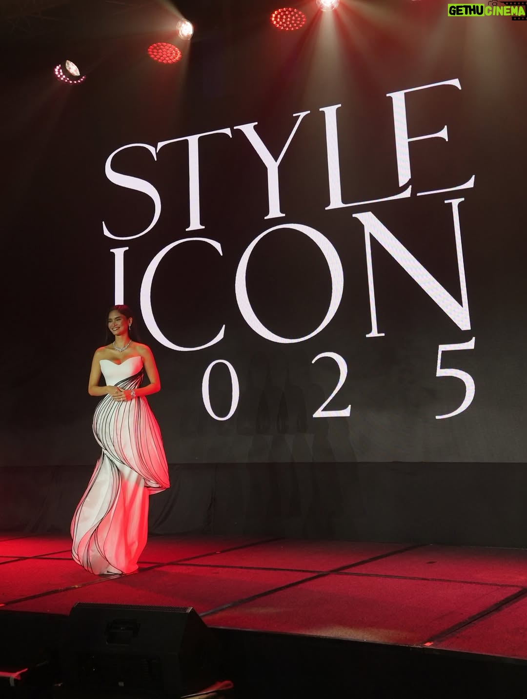 Pia Wurtzbach - 238.5K Likes - What an honor to be @previewph’s Style Icon this year ❤️

wearing custom @markbumgarner’s mariposa gown and @bvlgari

#PreviewBall2025 #Preview30 #PreviewStylelcon2025 #BvlgariPartner