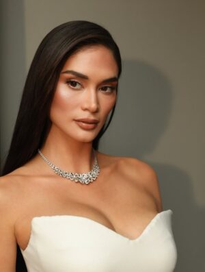 Pia Wurtzbach Instagram - What an honor to be @previewph’s Style Icon this year ❤️

wearing custom @markbumgarner’s mariposa gown and @bvlgari

#PreviewBall2025 #Preview30 #PreviewStylelcon2025 #BvlgariPartner