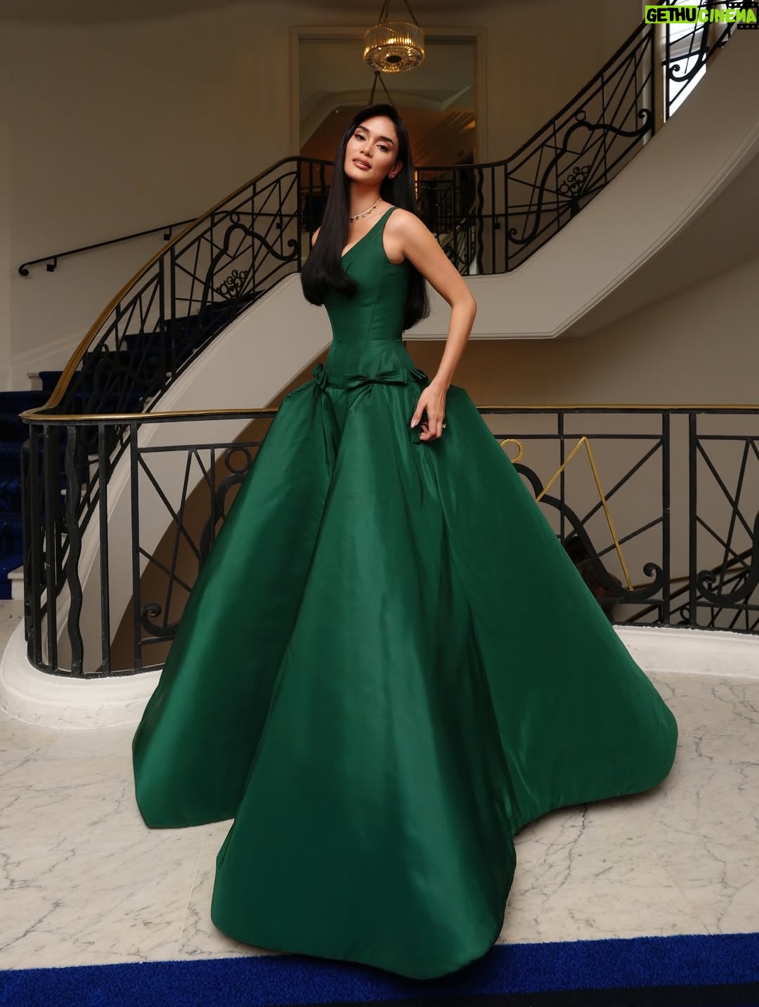 Pia Wurtzbach - 104.2K Likes - Last night, @markbumgarner staged his first solo show in 8 years, and I couldn’t let the day pass without celebrating him & his harworking team! ❤️

Mark has been dressing me for years now, and every single time, it always looks good! I give him full creative freedom…sometimes I barely have time to give input or do fittings (hello, crazy schedules 🙈), but no matter what, the gown always fits like a glove. Always timeless, always classy, always Mark. ❤️

So here’s a little throwback carousel of some of my favorite Bumgarner moments through the years. I couldnt fit everything in 20 slides…but which one do you remember the most? ☺️