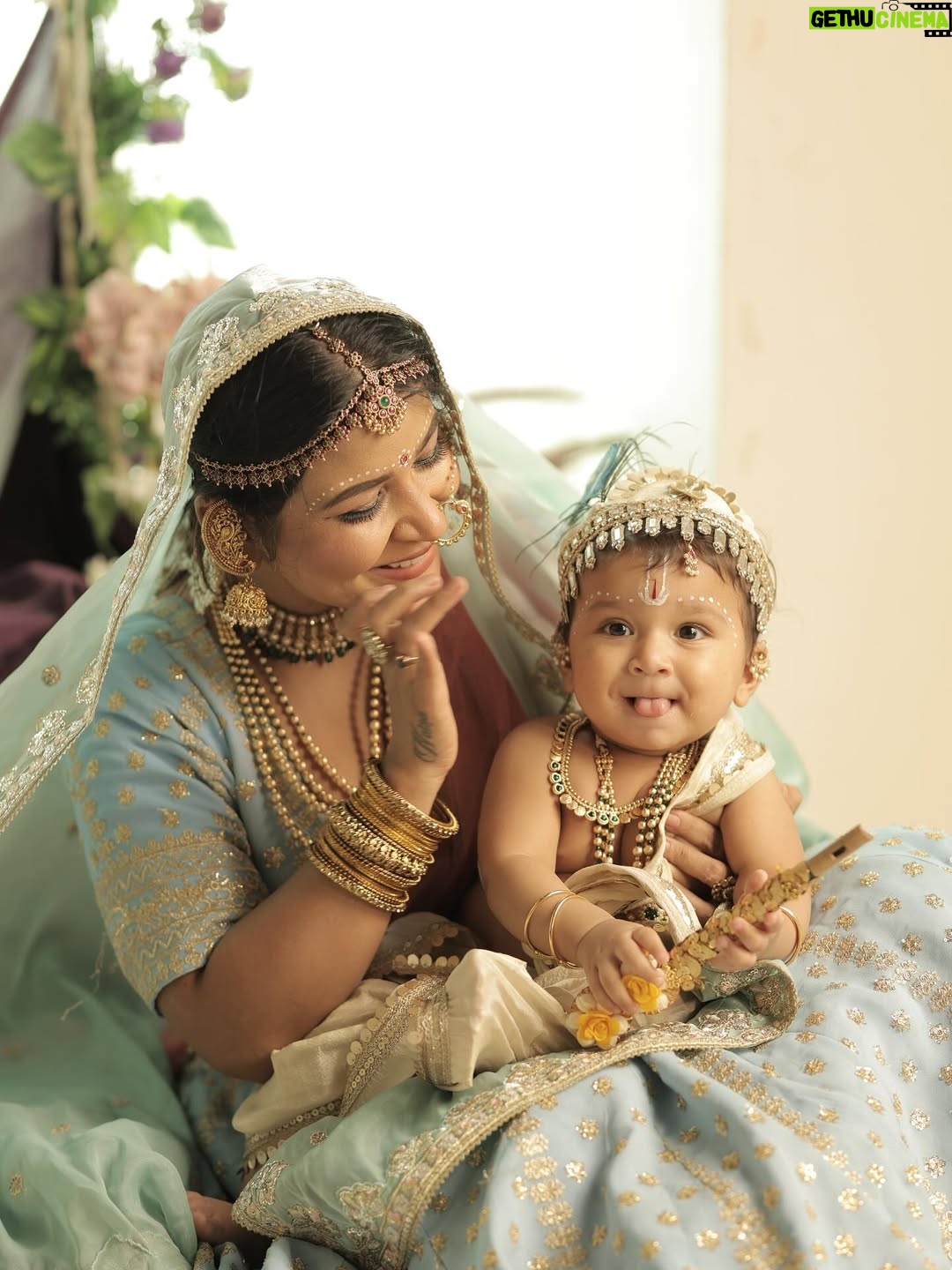 Piya Arora - 46.4K Likes - ✨ Sharing some beautiful pictures of Janmashtmi look — feeling so divine ✨🙏🏻🧿🥹 🦚 🌸

Swipe to see more—-the second picture is my absolute favourite 💛😍
Which one’s yours? Comment below ⬇️

Photography- @impresio_studio 
Kanha’s outfit- @jumpingmonkeys_bysanchi
