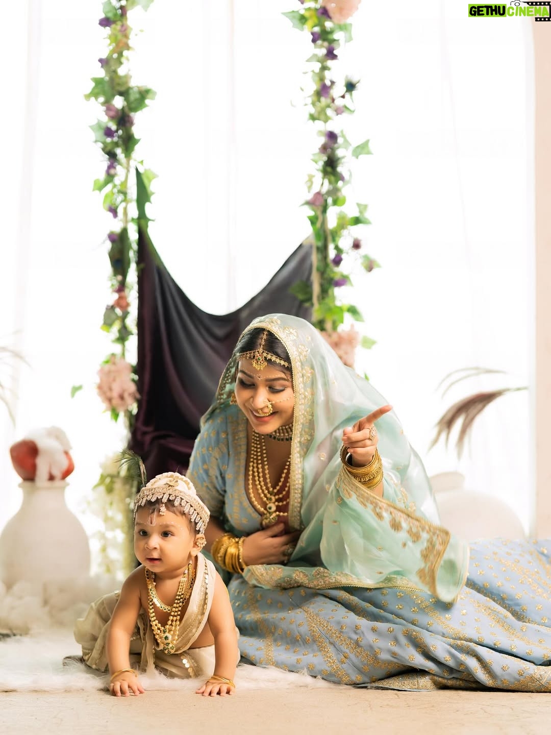 Piya Arora - 46.4K Likes - ✨ Sharing some beautiful pictures of Janmashtmi look — feeling so divine ✨🙏🏻🧿🥹 🦚 🌸

Swipe to see more—-the second picture is my absolute favourite 💛😍
Which one’s yours? Comment below ⬇️

Photography- @impresio_studio 
Kanha’s outfit- @jumpingmonkeys_bysanchi