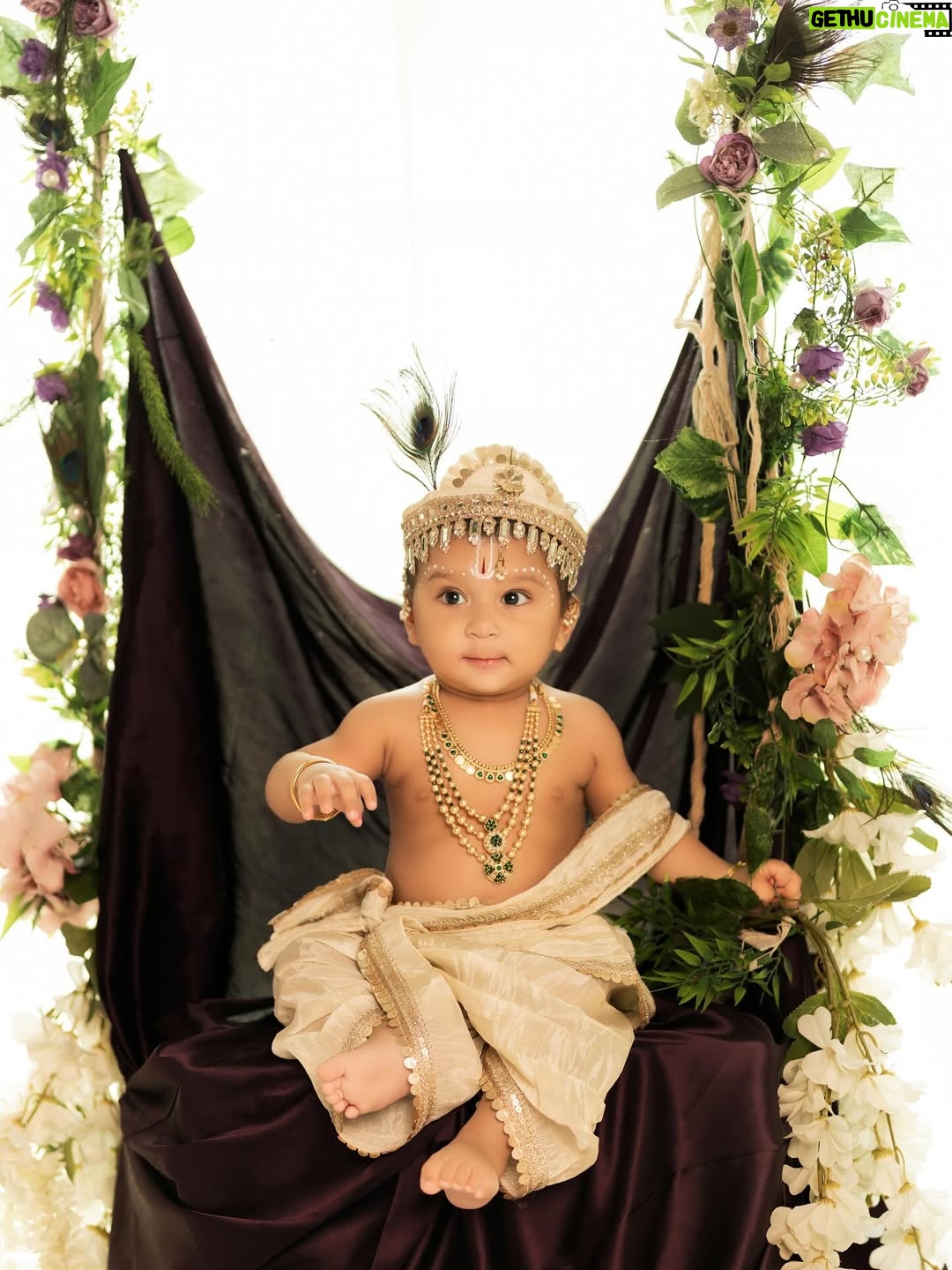 Piya Arora - 46.4K Likes - ✨ Sharing some beautiful pictures of Janmashtmi look — feeling so divine ✨🙏🏻🧿🥹 🦚 🌸

Swipe to see more—-the second picture is my absolute favourite 💛😍
Which one’s yours? Comment below ⬇️

Photography- @impresio_studio 
Kanha’s outfit- @jumpingmonkeys_bysanchi