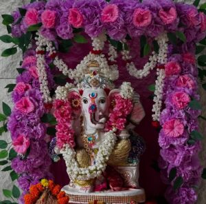 Piya Arora Instagram - Ganpati Bappa came home today… and with Him, love, positivity, and endless blessings entered our lives .. 🐁 🪷😍✨🙏🏻
#firstganeshchaturthiathome