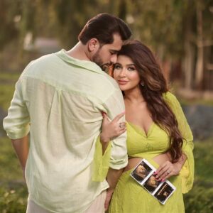 Piya Arora Instagram - … And then there were FOUR ♥️
Our little family is about to grow by one more heart ! Baby #2 on the way .👼
📷 photography by @impresio_studio
#pregnancyannouncment #pregnencyreveal #2ndpregnancy #blessings #newjourney #motherhood