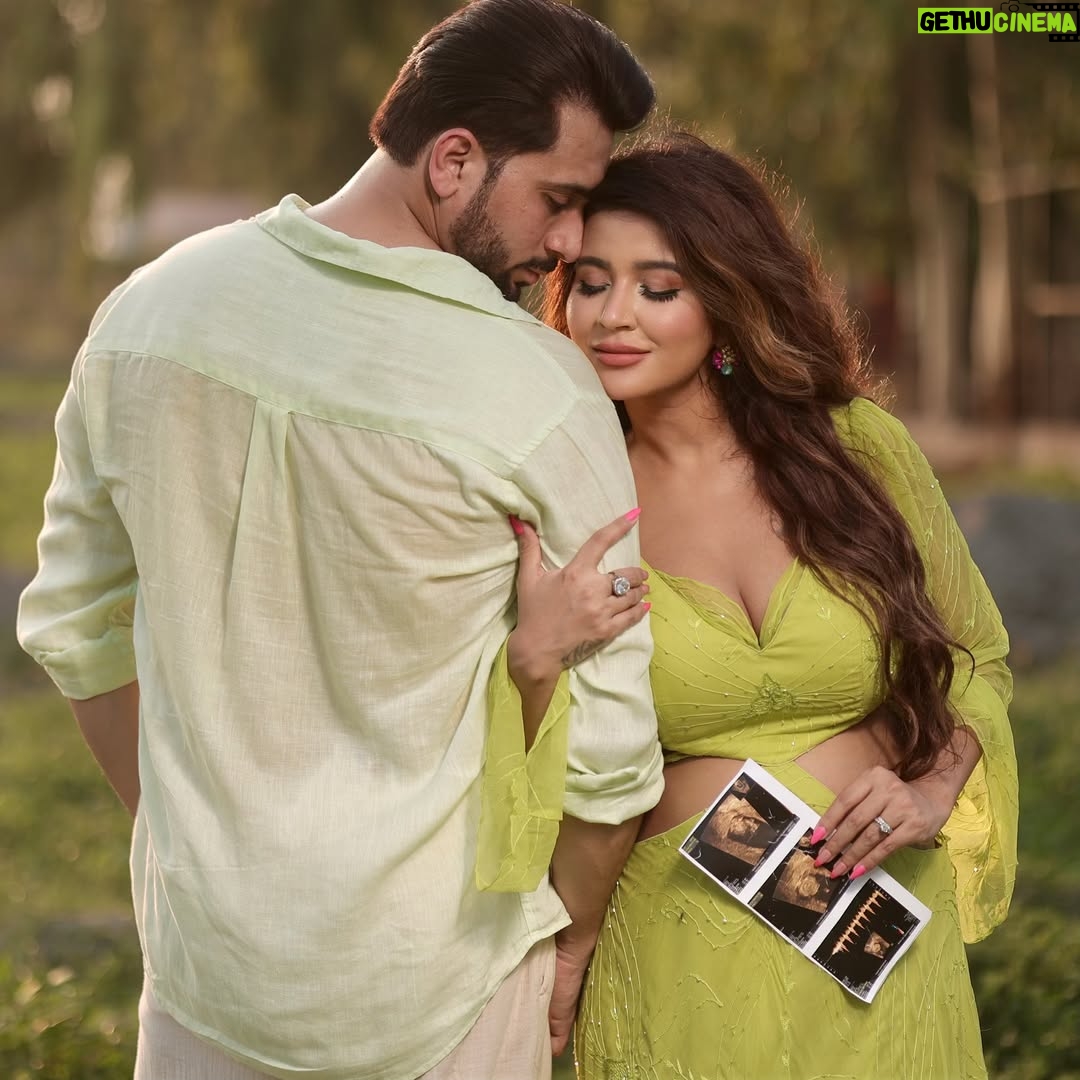 Piya Arora - 25.5K Likes - … And then there were FOUR ♥️

Our little family is about to grow by one more heart ! Baby #2 on the way .👼

📷 photography by @impresio_studio 

#pregnancyannouncment #pregnencyreveal #2ndpregnancy #blessings #newjourney #motherhood