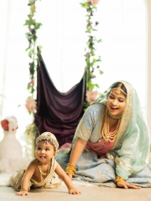 Piya Arora Instagram - ✨ Sharing some beautiful pictures of Janmashtmi look — feeling so divine ✨🙏🏻🧿🥹 🦚 🌸
Swipe to see more—-the second picture is my absolute favourite 💛😍
Which one’s yours? Comment below ⬇️
Photography- @impresio_studio
Kanha’s outfit- @jumpingmonkeys_bysanchi