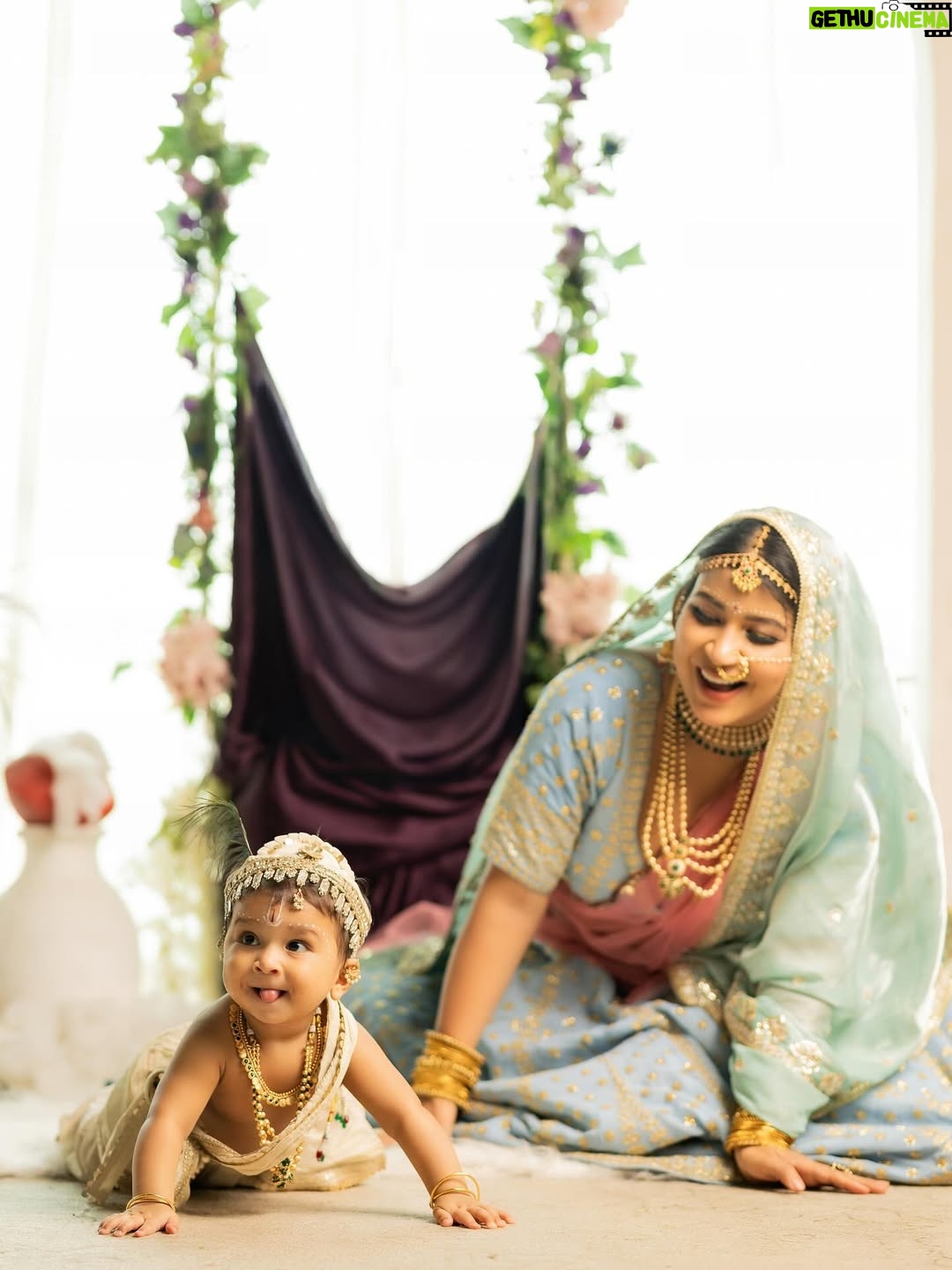 Piya Arora - 46.4K Likes - ✨ Sharing some beautiful pictures of Janmashtmi look — feeling so divine ✨🙏🏻🧿🥹 🦚 🌸

Swipe to see more—-the second picture is my absolute favourite 💛😍
Which one’s yours? Comment below ⬇️

Photography- @impresio_studio 
Kanha’s outfit- @jumpingmonkeys_bysanchi