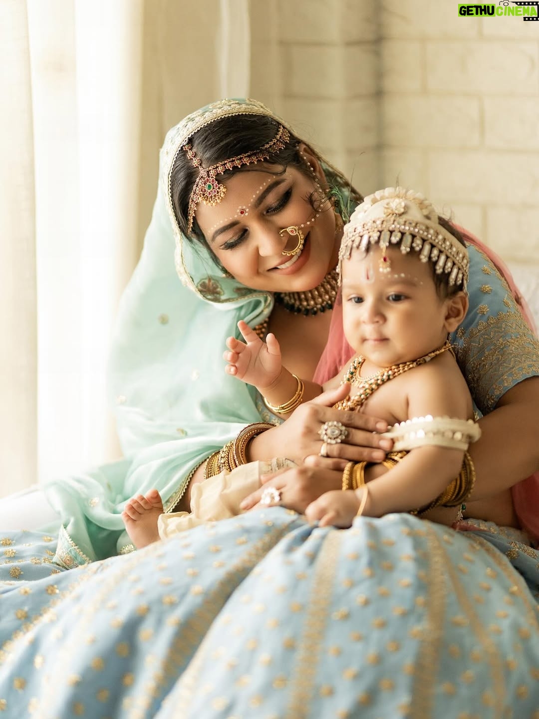 Piya Arora - 46.4K Likes - ✨ Sharing some beautiful pictures of Janmashtmi look — feeling so divine ✨🙏🏻🧿🥹 🦚 🌸

Swipe to see more—-the second picture is my absolute favourite 💛😍
Which one’s yours? Comment below ⬇️

Photography- @impresio_studio 
Kanha’s outfit- @jumpingmonkeys_bysanchi