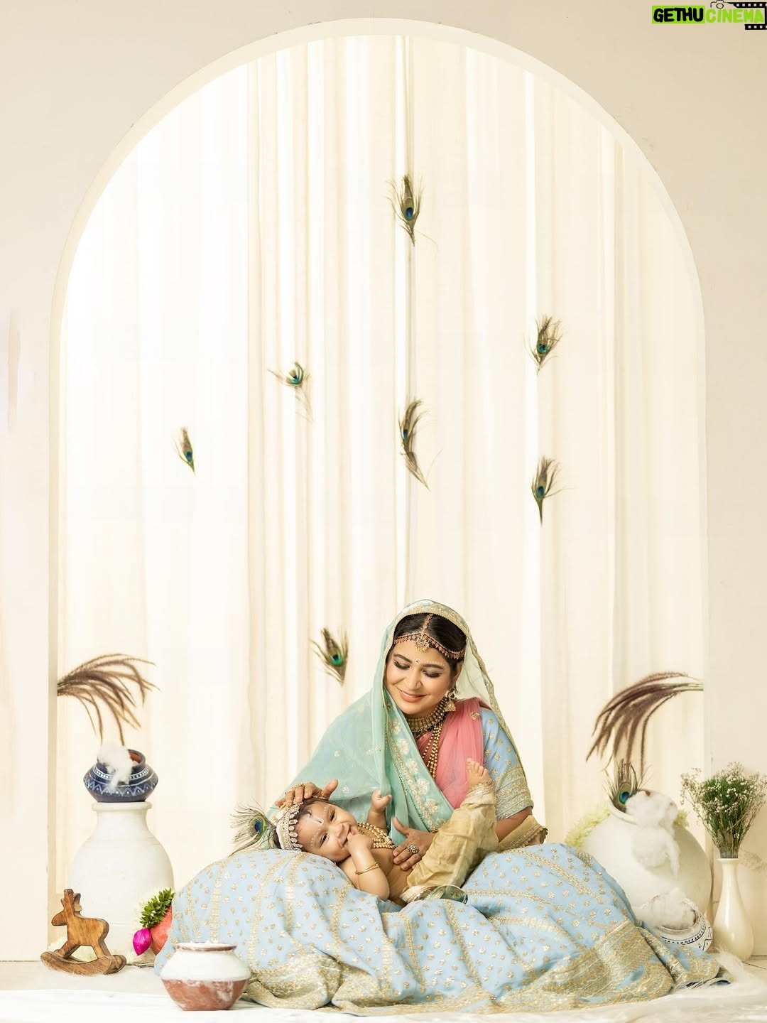 Piya Arora - 46.4K Likes - ✨ Sharing some beautiful pictures of Janmashtmi look — feeling so divine ✨🙏🏻🧿🥹 🦚 🌸

Swipe to see more—-the second picture is my absolute favourite 💛😍
Which one’s yours? Comment below ⬇️

Photography- @impresio_studio 
Kanha’s outfit- @jumpingmonkeys_bysanchi