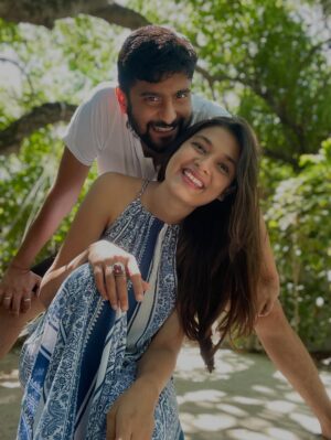 Pooja Bafna Instagram - Maldives 2022. These moments and memories would be closest to us ALWAYS. 🫶🏻🧡
We went for our honeymoon after two years of getting married as we got married in 2020 and immediately covid lockdown happened.
And now when we look back it was the most beautiful trip 🫶🏻🧡
Comment below your favourite slide as ours in the 10th ✨🫰🏻