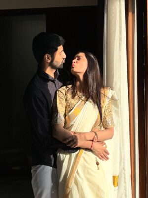 Pooja Bafna Instagram - Onam filled with love , laughter and lots of cuddles 🧡✨which is your favourite photo ? Ours is 6th 🫰🏻🫶🏻