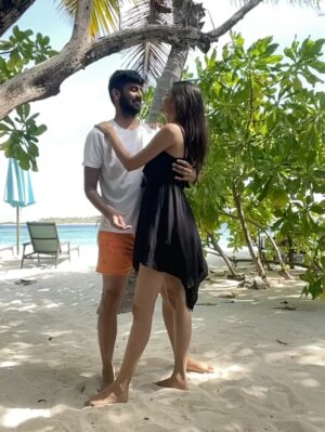 Pooja Bafna Instagram - Maldives 2022. These moments and memories would be closest to us ALWAYS. 🫶🏻🧡
We went for our honeymoon after two years of getting married as we got married in 2020 and immediately covid lockdown happened.
And now when we look back it was the most beautiful trip 🫶🏻🧡
Comment below your favourite slide as ours in the 10th ✨🫰🏻