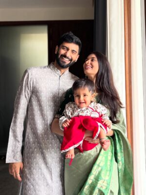 Pooja Bafna Instagram - When Bappa arrives , happiness follows 🧡🫶🏻 Which is your favourite photo 1-2 -3 or 4 ?
#ganeshchaturthi #ganapatibappamorya #festivevibes #bappa #ganesha #pictureoftheday