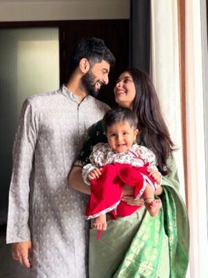 Pooja Bafna Instagram - When Bappa arrives , happiness follows 🧡🫶🏻 Which is your favourite photo 1-2 -3 or 4 ?
#ganeshchaturthi #ganapatibappamorya #festivevibes #bappa #ganesha #pictureoftheday