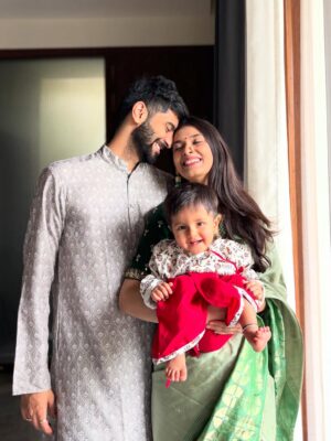 Pooja Bafna Instagram - When Bappa arrives , happiness follows 🧡🫶🏻 Which is your favourite photo 1-2 -3 or 4 ?
#ganeshchaturthi #ganapatibappamorya #festivevibes #bappa #ganesha #pictureoftheday