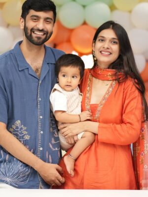 Pooja Bafna Instagram - Mera ghar 🏠 late birthday post 🫶🏻

Decor : @rushu_events 

[best couple , parents , couple goals , parenting , best son , happy birthday , first birthday , picture of the day ]
