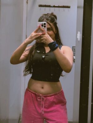 Pooja Jain Instagram - Gym dump: because one mirror pic wasn’t enough.
{ gym , workout, dump , lookbook, gym selfies}
#gymgirl #workout #lookbook #gymoutfits #foryou