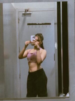 Pooja Jain Instagram - Gym dump: because one mirror pic wasn’t enough.
{ gym , workout, dump , lookbook, gym selfies}
#gymgirl #workout #lookbook #gymoutfits #foryou