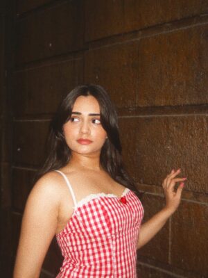 Pooja Jain Instagram - Like a page from a storybook 📖❤️
Pretty outfit from @savana
Use my coupon code ‘Pooja26’ for some additional discounts ✨
{ dslr , digicam , aesthetic, old school, shoot , Mumbai, street look}
#explorepage #digicam #aesthetic #streetlook #foryou #thatgirl