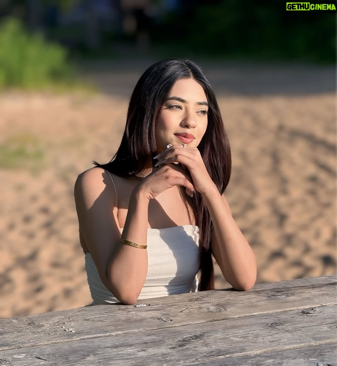 Pooja Rampal - 2.3K Likes - Any comments on husaan 😉 

@karanaujla  @vickykaushal09 
#karanaujla #vickykaushal #explore #foryou #trending #love #nature #modelling #fashion #viralpost #poojarampal
