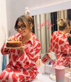 Pooja Rampal Instagram - season 24 !! 🍰💋

[ birthday, birthday girl , june , cancer , happy birthday, cake , love , trending, poojarampal ]