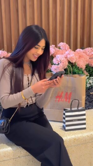 Pooja Rampal Instagram - 🤍🤭 
.

@karanaujla 

#explore #explorepage #punjabisongs #love  #nature #travel #foryou #poojarampal #karanaujla
