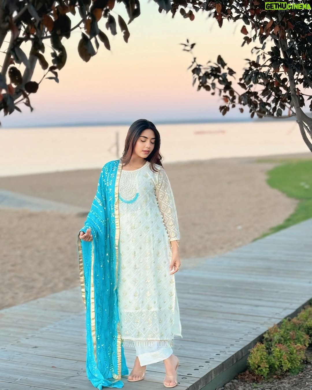 Pooja Rampal - 2.8K Likes - Tere bina na guzara hai 🪞🦢🐚