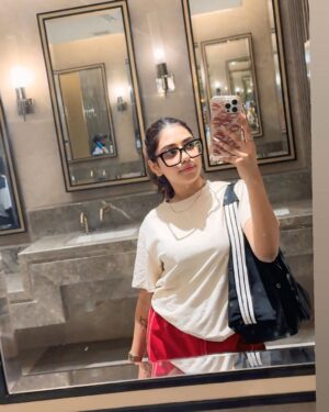 Pooja Rampal Instagram - hydrated,happy and thriving .🎧☕️🕊️