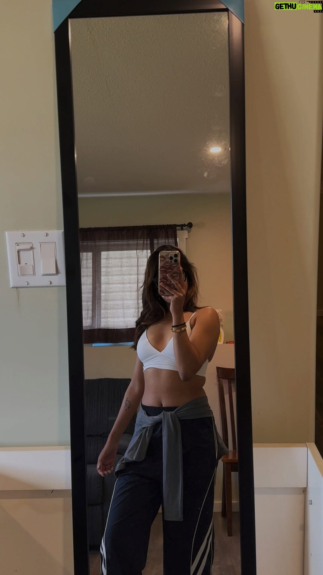 Pooja Rampal - 3 Likes - Let’s go and build some muscles💪💋