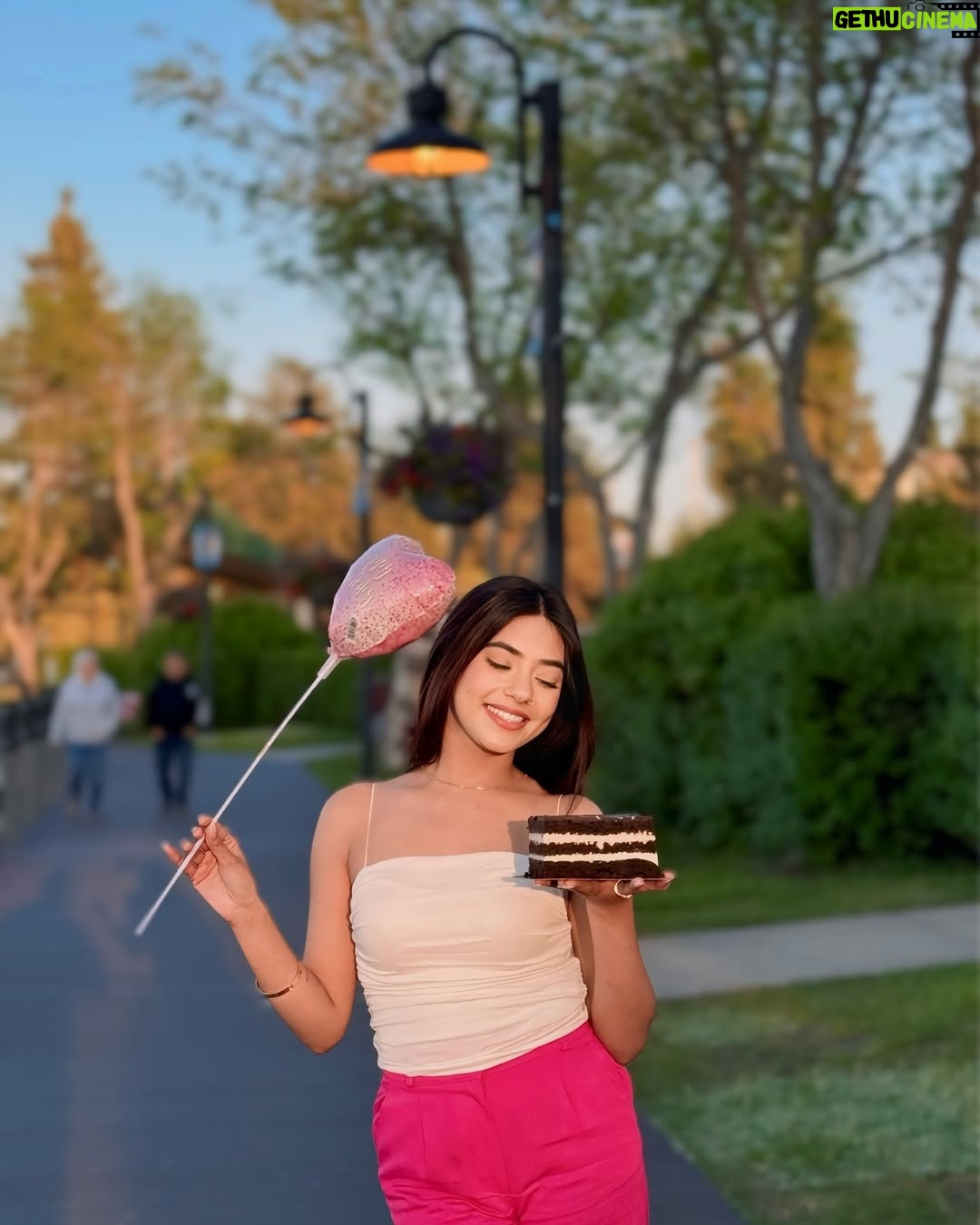 Pooja Rampal - 2.4K Likes - Piece of cake 🍰🌸

#explore #trending