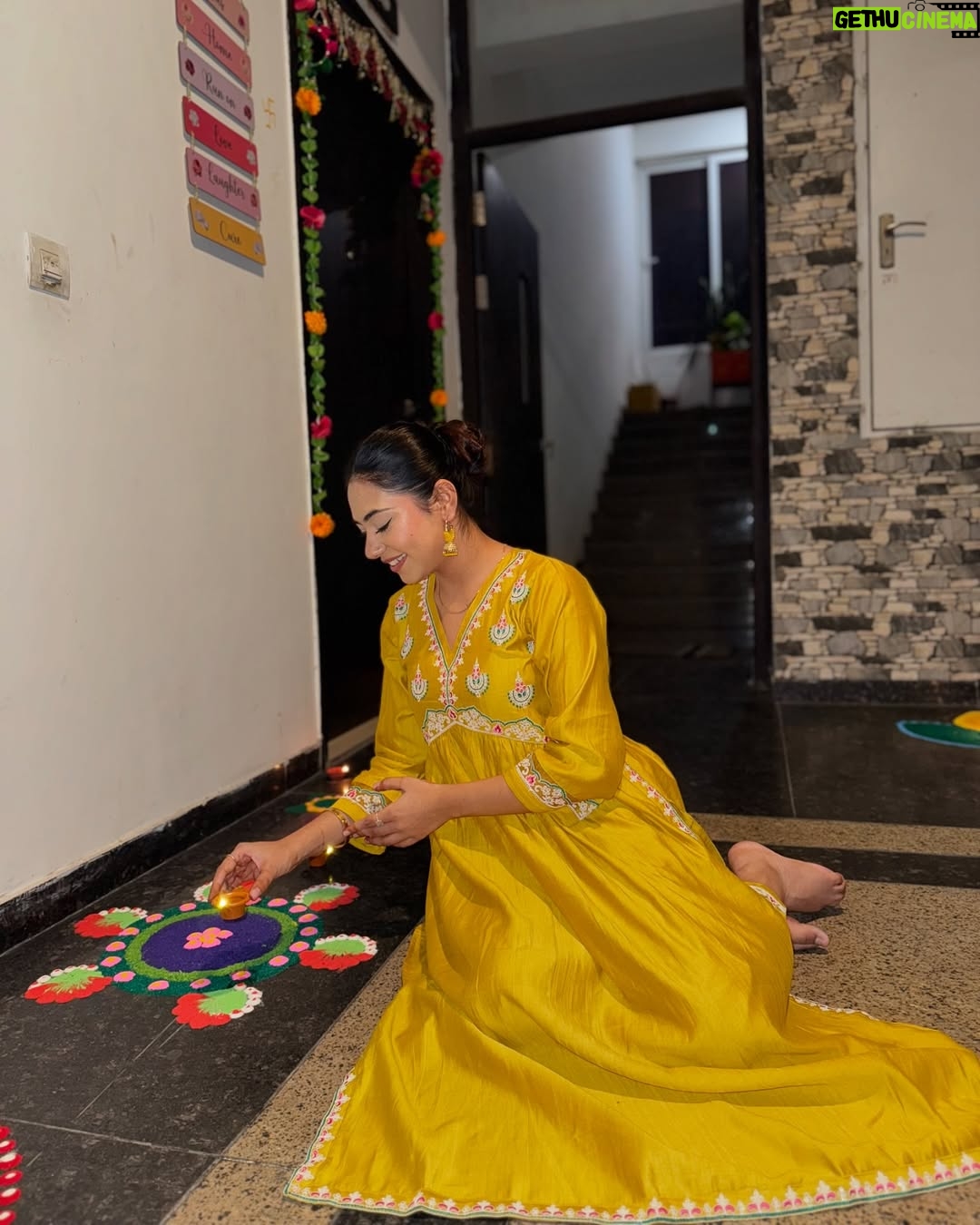 Pooja Rampal - 2K Likes - Happy diwali 🪔❤️