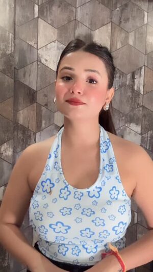 Pooja Rawat Instagram - Koi mil gaya ❤️ 

#explore #instagram #trending #trendingreels #viral #trendingreels #viral #comment #like #réel