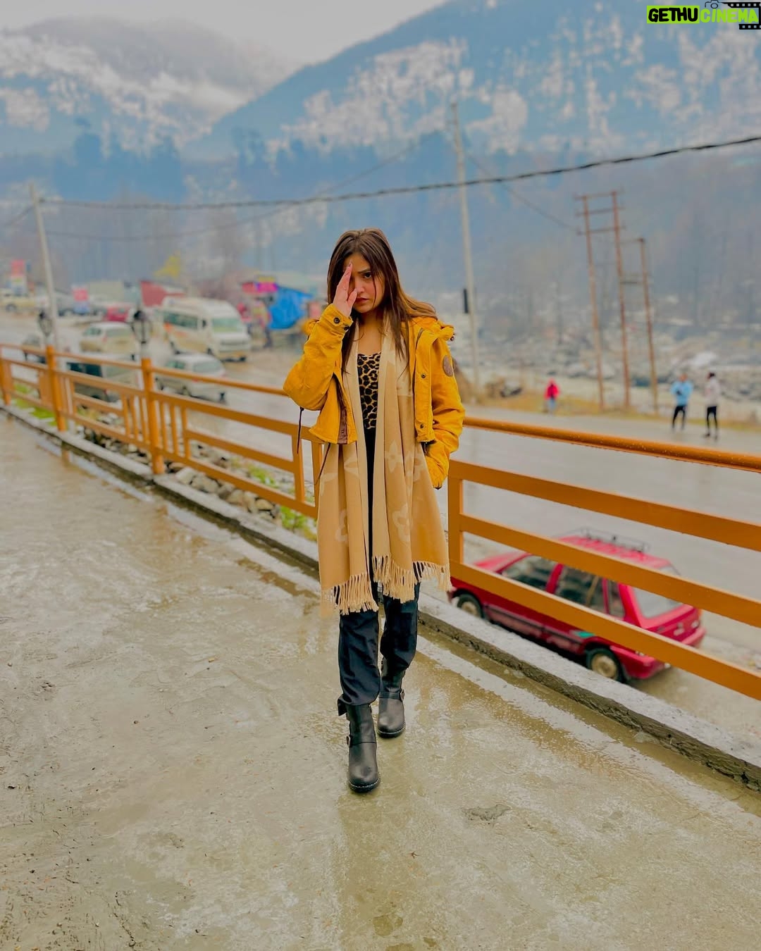 Pooja Rawat - 11K Likes - Snowman ⛄️