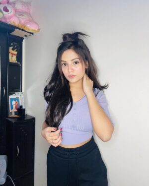 Pooja Rawat Instagram - Be your own kind of beautiful 🤩