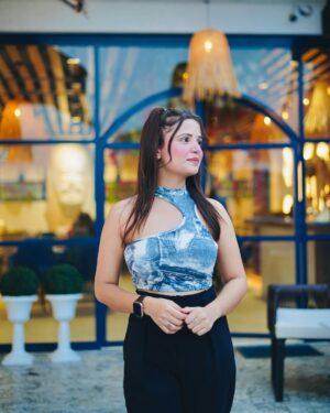 Pooja Rawat Instagram - Choose fav slide❤️
Location- @ozora_rdc_
#post #viralpost #outfit #summer