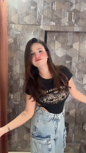 Pooja Rawat Instagram - Trend ko follow krte hue ❤️ 

#explore #instagram #trending #trendingreels #viral #like